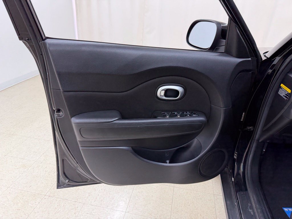 Used 2015 Kia Soul FWD image 17