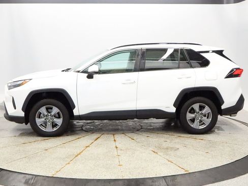 Used 2022 Toyota RAV4 XLE w/ Convenience Package AWD/4WD image 2