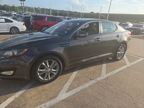 Used 2013 Kia Optima EX image 2