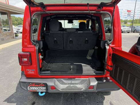 Used 2024 Jeep Wrangler Unlimited Sahara AWD/4WD image 6