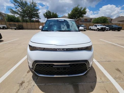 Used 2024 Kia Soul LX w/ Option Group 015 FWD image 2