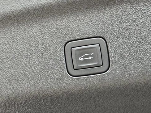 Certified 2025 GMC Yukon Denali AWD/4WD image 33