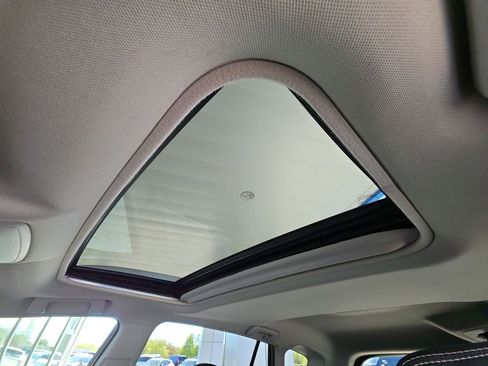 Used 2018 Toyota RAV4 XLE w/ Plus Extra Value Package image 17