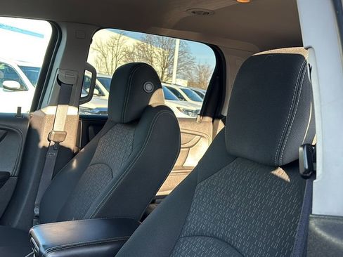 Used 2013 GMC Acadia SLE image 25