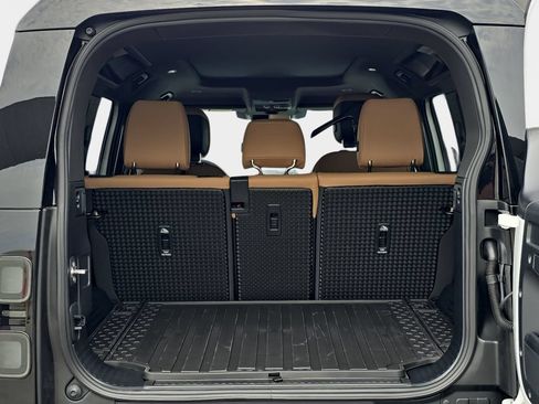 New 2026 Land Rover Defender 110 X-Dynamic SE AWD/4WD image 12