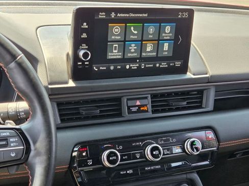 Used 2025 Honda Pilot TrailSport image 25