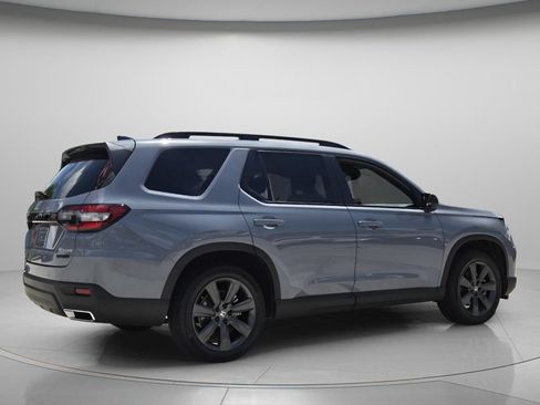 Certified 2025 Honda Pilot Sport image 6