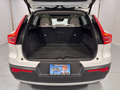 Used 2019 Volvo XC40 T5 Momentum image 28