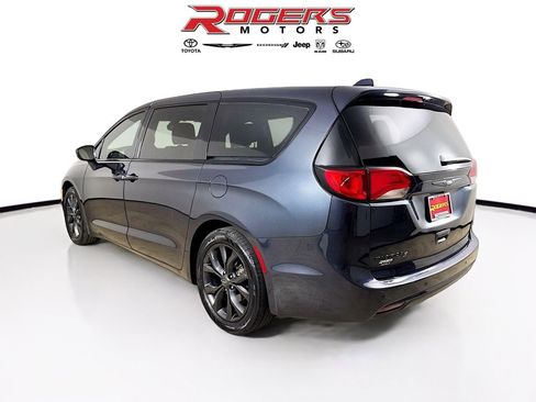 Certified 2020 Chrysler Pacifica Touring w/ S Appearance Package image 5
