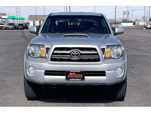 Used 2010 Toyota Tacoma PreRunner image 3