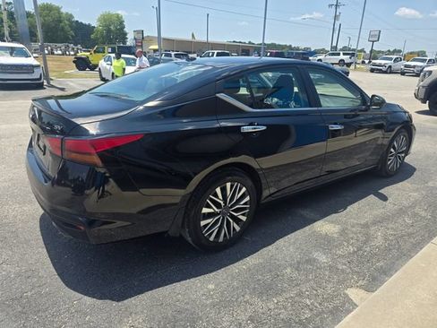 Used 2024 Nissan Altima 2.5 SV w/ SV Premium Package FWD image 5