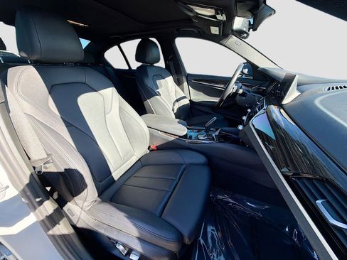Used 2019 BMW 530i w/ Convenience Package image 17