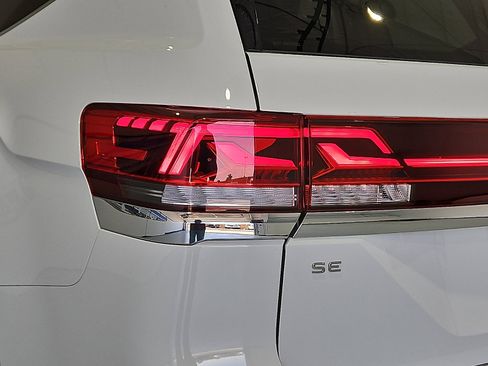 Used 2024 Volkswagen Atlas SE FWD image 7