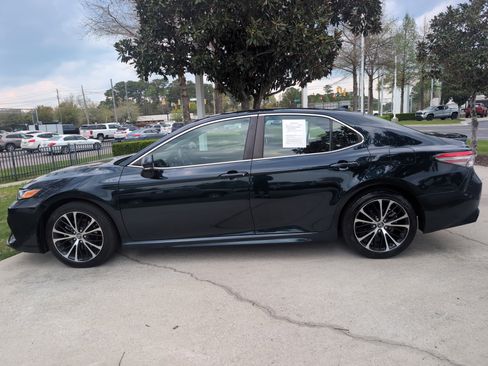 Used 2019 Toyota Camry SE w/ Convenience Package image 7