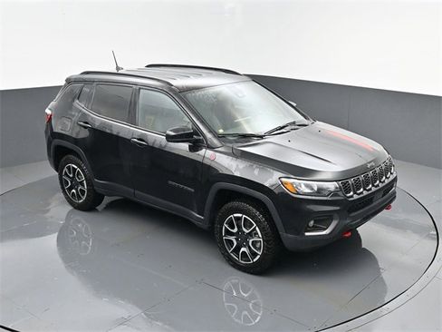 Used 2024 Jeep Compass Trailhawk image 16