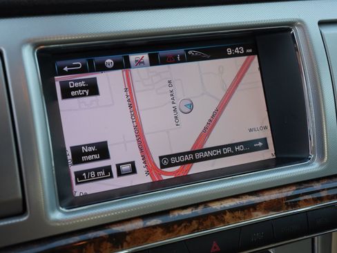 Used 2013 Jaguar XF image 11