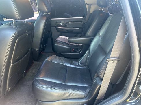Used 2009 Cadillac Escalade AWD image 11