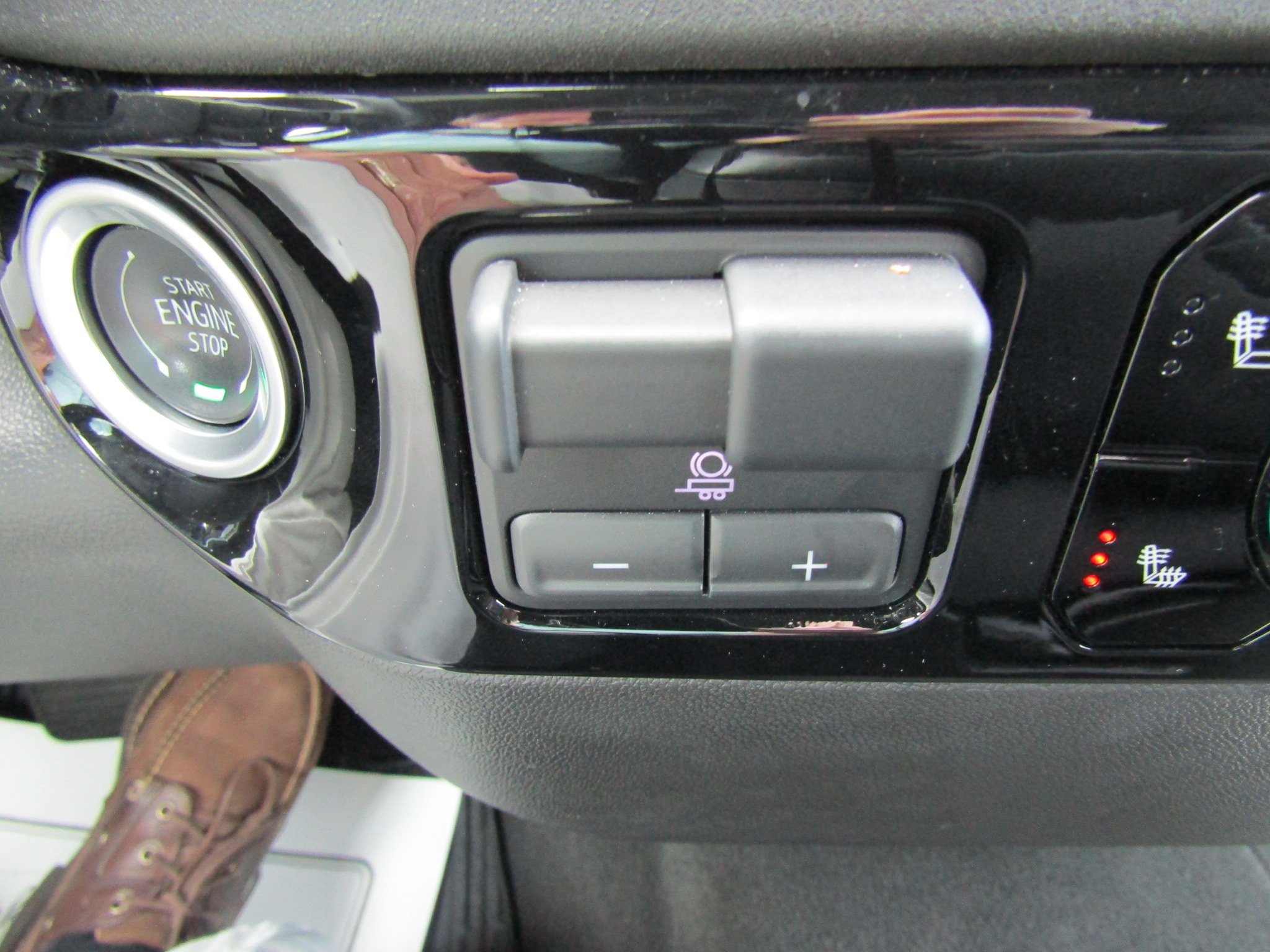 Used 2025 Chevrolet Silverado 1500 LT AWD/4WD image 33