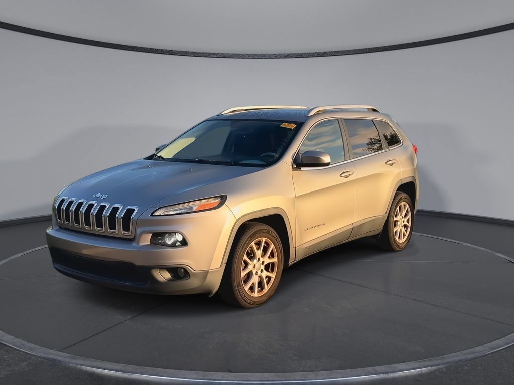 Used 2017 Jeep Cherokee Latitude FWD image 4