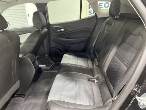Used 2025 Chevrolet Trax LT w/ LT Convenience Package FWD image 21