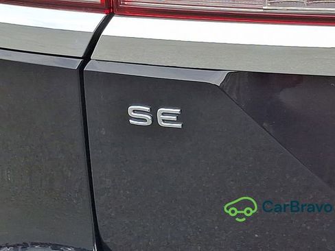 Used 2025 Volkswagen Atlas SE AWD/4WD image 31