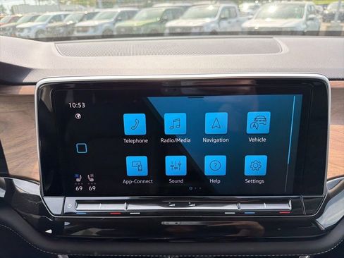 Used 2025 Volkswagen Atlas SE FWD image 32