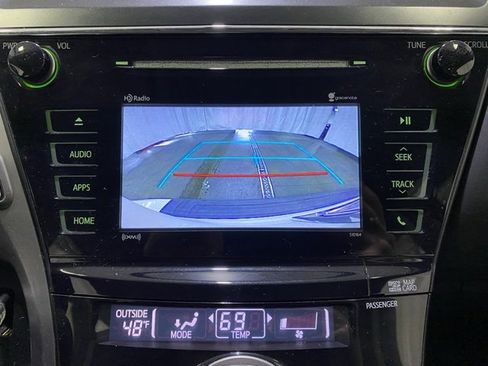 Certified 2017 Toyota Prius V Three image 18