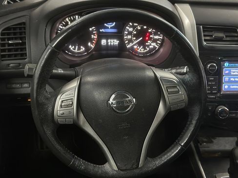Used 2015 Nissan Altima 2.5 SV w/ Convenience Package FWD image 4