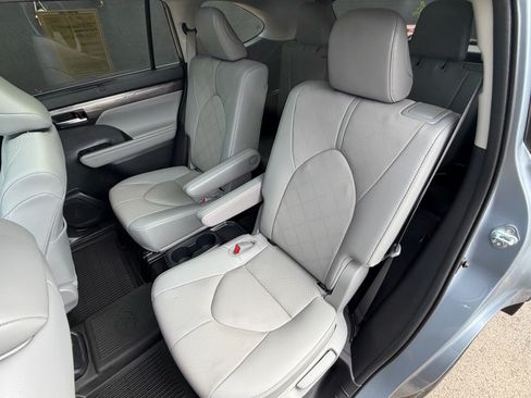 Used 2022 Toyota Highlander Platinum AWD/4WD image 22