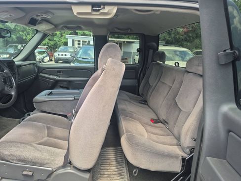 Used 2005 GMC Sierra 1500 SLE w/ Light Duty Power Package AWD/4WD image 6