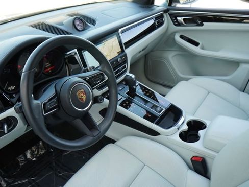 Used 2023 Porsche Macan S image 2