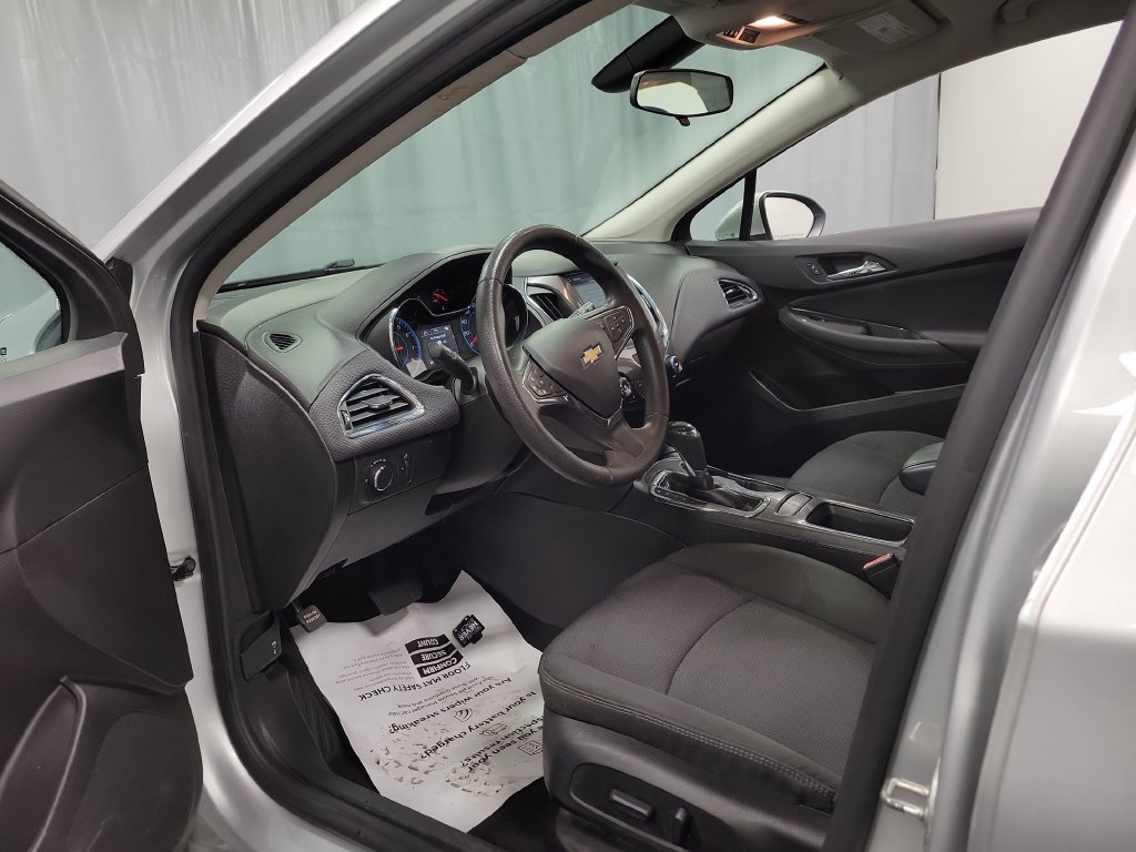 Used 2017 Chevrolet Cruze LT w/ Convenience Package FWD image 13