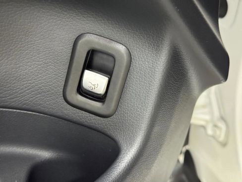 Used 2019 Mercedes-Benz GLC 300 4MATIC image 26