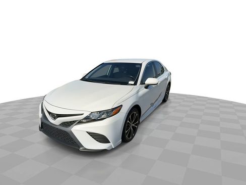 Used 2019 Toyota Camry SE FWD image 3