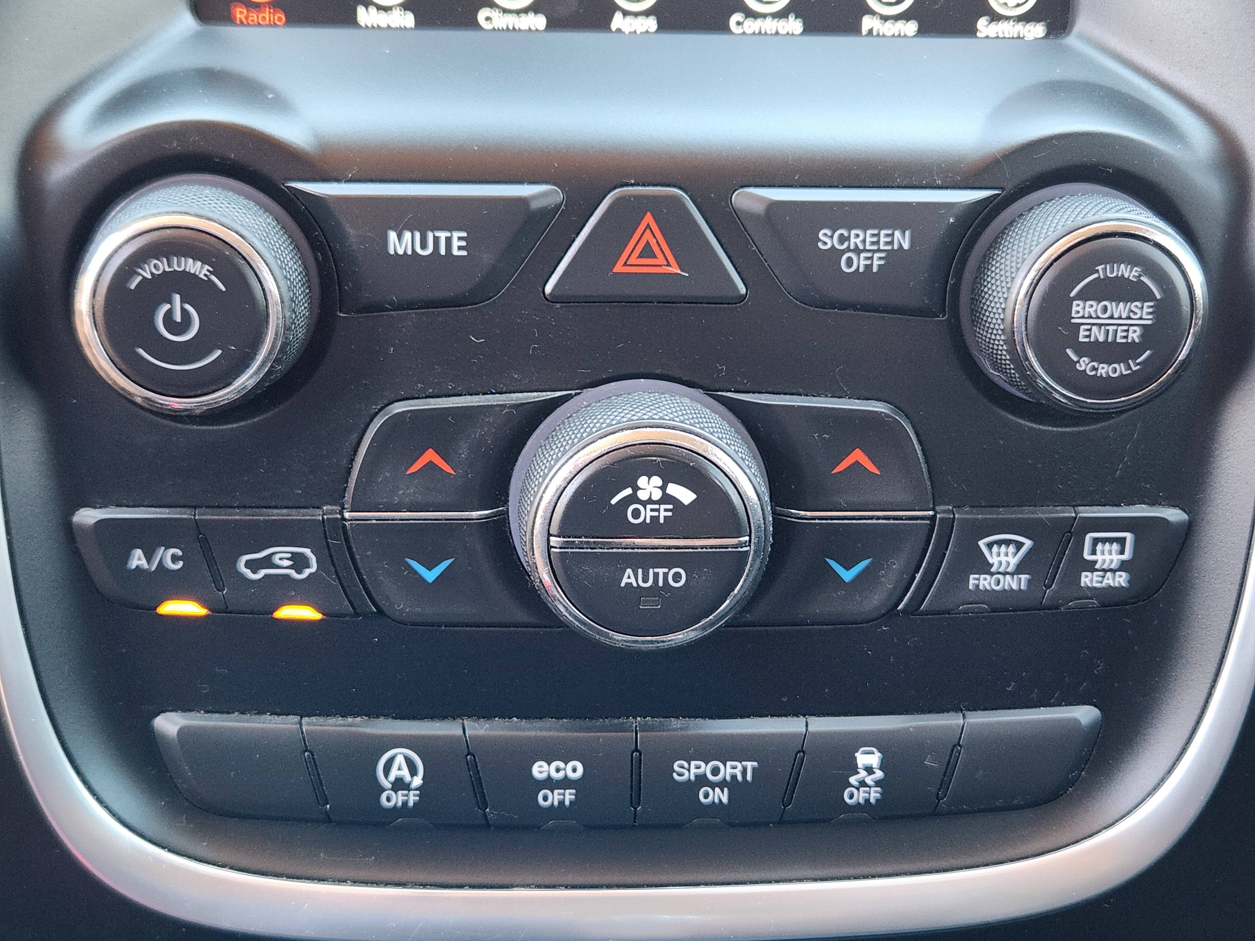 Used 2020 Dodge Durango SXT w/ Trailer Tow Group IV AWD/4WD image 14