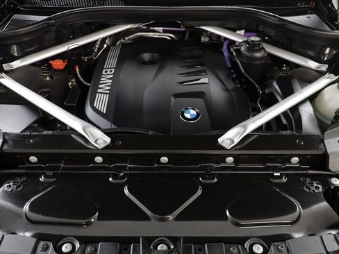 Used 2025 BMW X7 xDrive40i w/ M Sport Package image 24