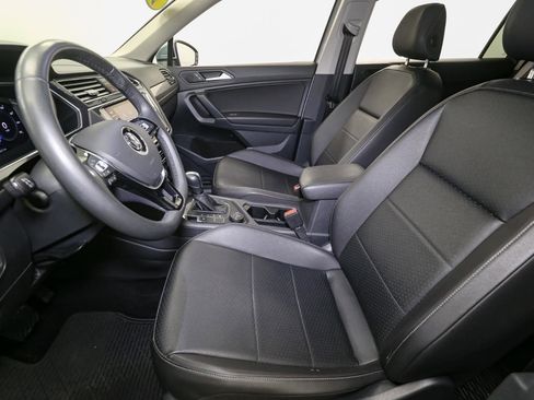 Used 2020 Volkswagen Tiguan SEL AWD/4WD image 43