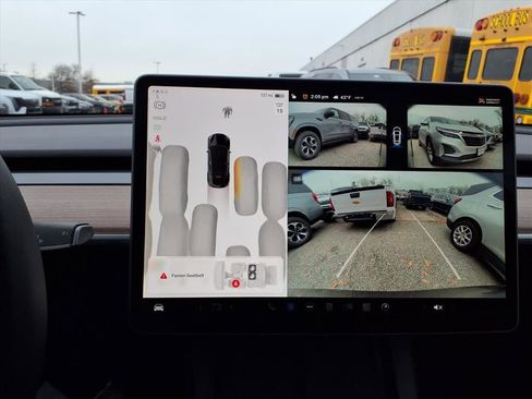 Used 2025 Tesla Model Y Long Range image 16