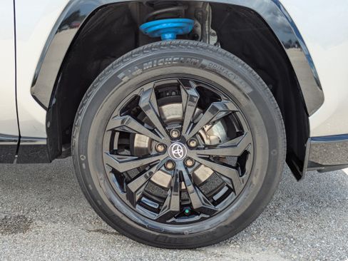 Used 2023 Toyota RAV4 XSE AWD/4WD image 11