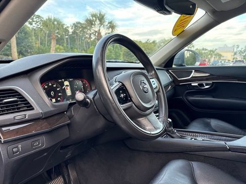 Used 2018 Volvo XC90 T5 Momentum w/ Convenience Package FWD image 5