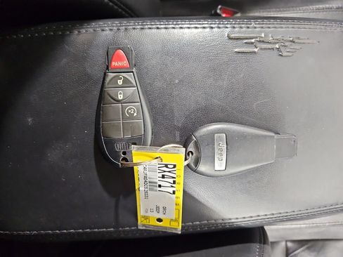 Used 2013 Jeep Grand Cherokee Laredo AWD/4WD image 30