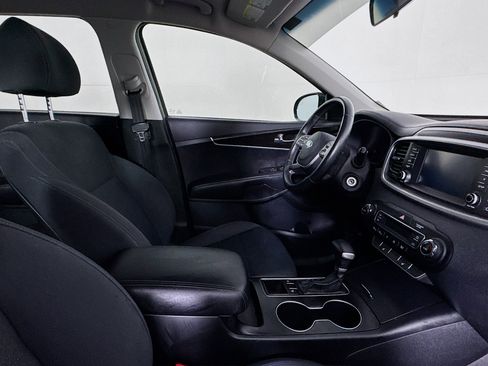 Used 2019 Kia Sorento S image 27