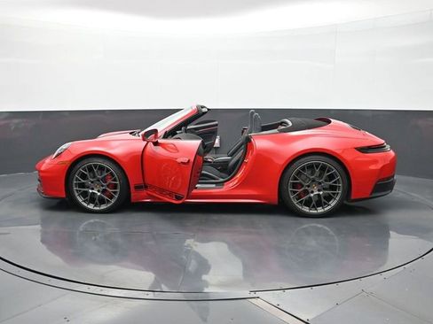 Certified 2025 Porsche 911 Carrera RWD image 26