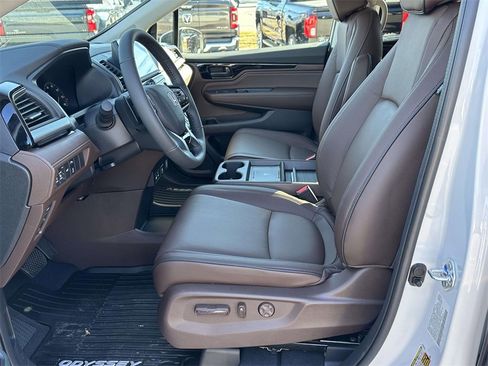 New 2026 Honda Odyssey Touring image 4