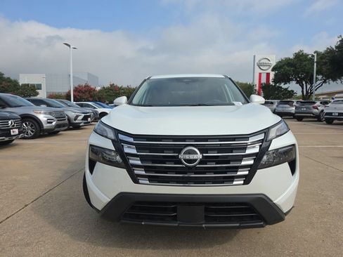 Used 2025 Nissan Rogue SV FWD image 2