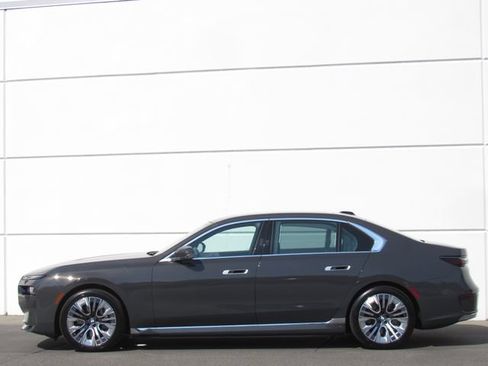 Used 2023 BMW i7 xDrive60 AWD/4WD image 4