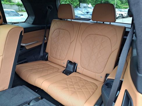 Used 2026 BMW X7 xDrive40i w/ M Sport Package AWD/4WD image 8