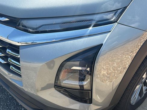 Used 2026 Chevrolet Equinox LT FWD image 9