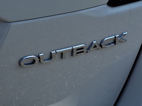 Used 2025 Subaru Outback Premium AWD/4WD image 32