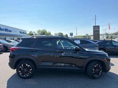 Certified 2023 Chevrolet TrailBlazer LT w/ Convenience Package FWD image 4